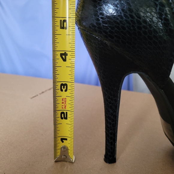 Wild Diva black heels, 4.5|" heels, Size 8 - Picture 6 of 6